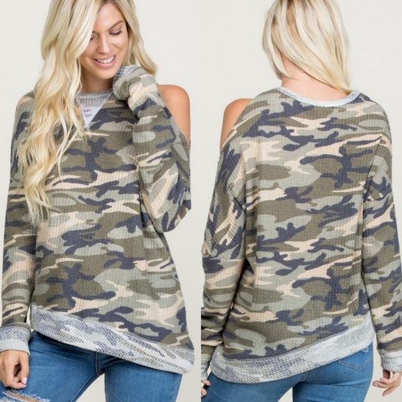 Tops - Amazing camo cold shoulder waffle top